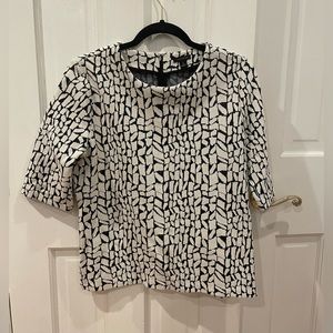 Ann Taylor Cream & Blue Short Sleeve Crew Neck Top Size Med Excellent Condition